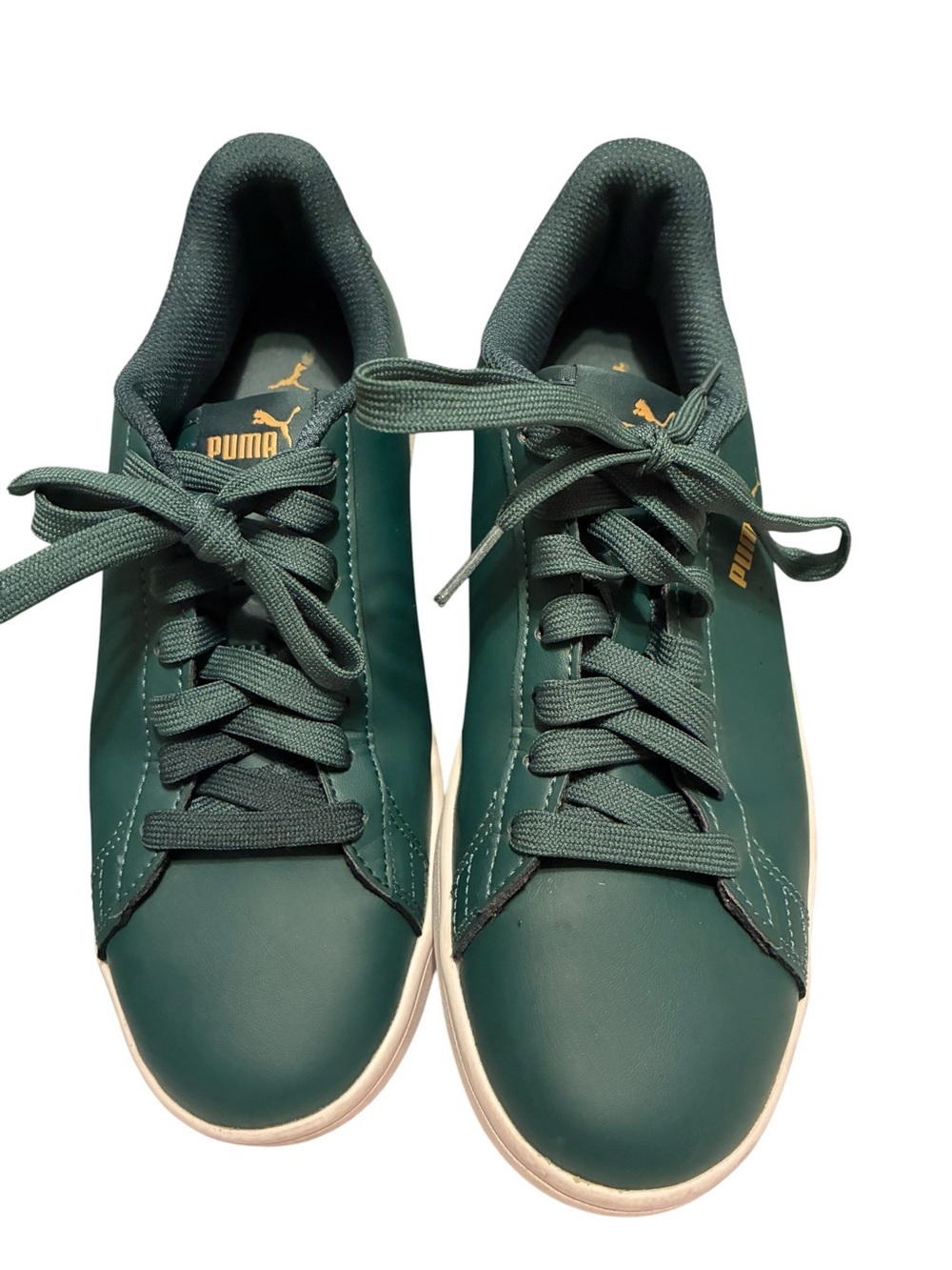 Unisex Puma smash V2 PERF sneakers.